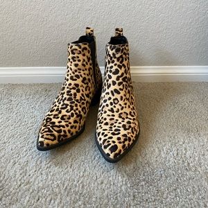 Steve Madden Leopard Jerry Chelsea Booties Size 9